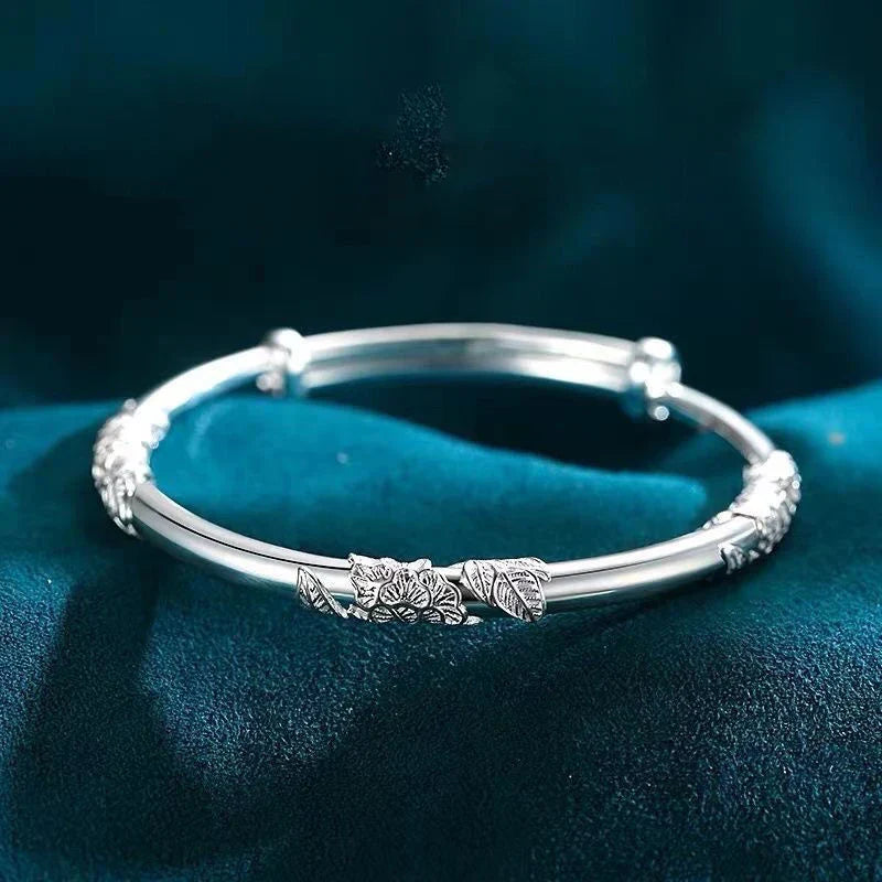 Nia - Elegant Silver Bracelet With a Filigree Flower Pattern